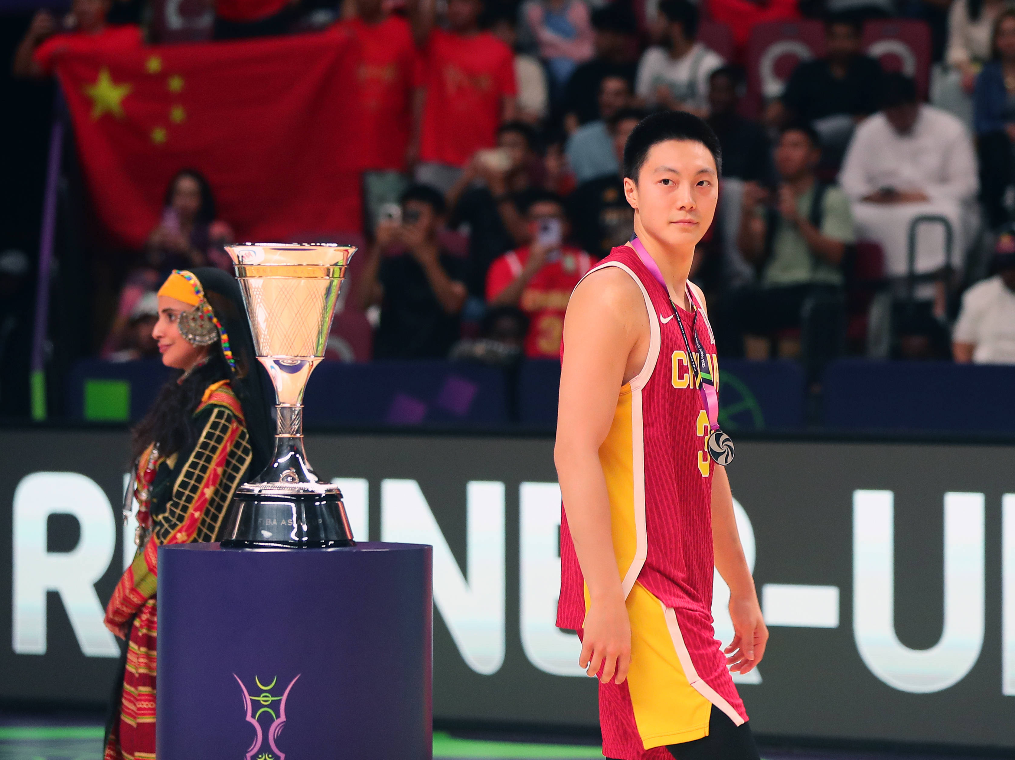 差距！胡明克斯（Hu Mingxuan）失去了最后的勝利 整個團隊都受到了張Zhenlin的隊友的觀點的安慰